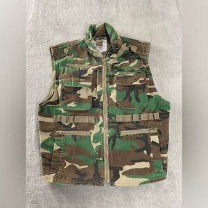 Jr GI Boys Ranger Vest Green Camo Large, Pockets Rothco Cotton Polyester